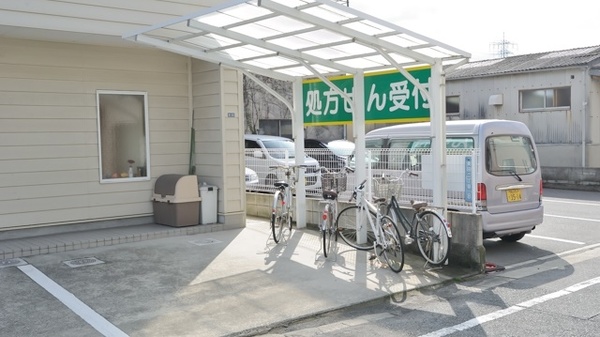 妹尾薬局の駐車場