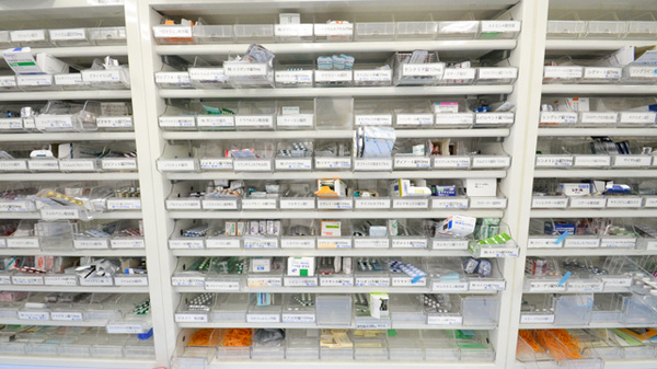 エスマイル薬局　成羽店の薬棚