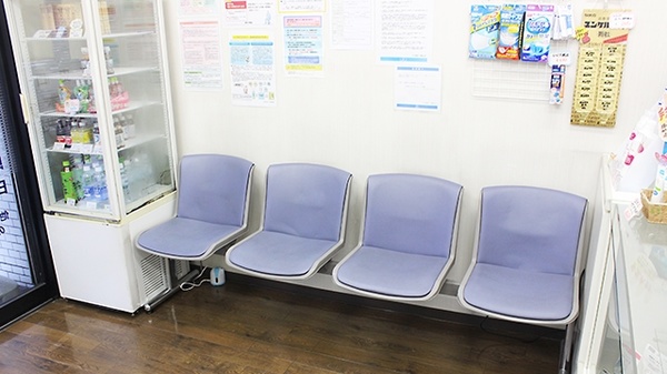 中川薬局　本駒込店の待合スペース