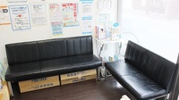 グラム薬局　松庵店の待合スペース