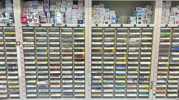 中川薬局　あきる野店の薬棚