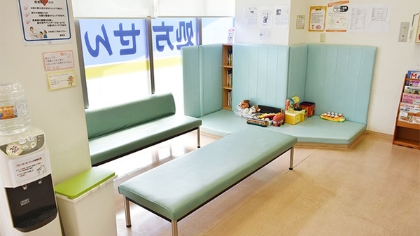中川薬局　港北店の待合スペース
