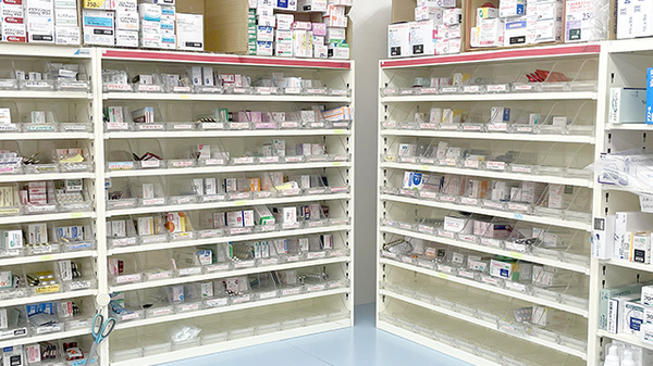 なでしこ薬局　中村日赤前店の薬棚