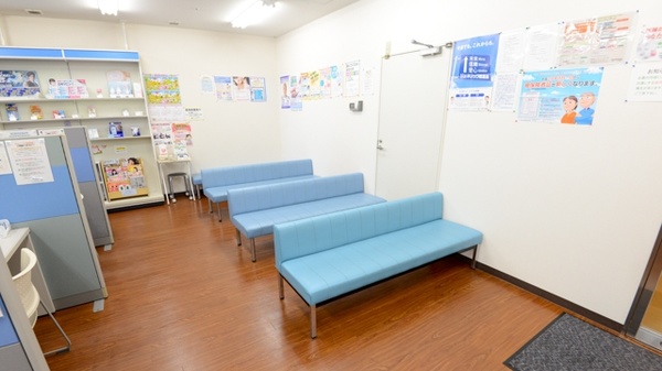 ティエス調剤薬局　加西店の待合スペース