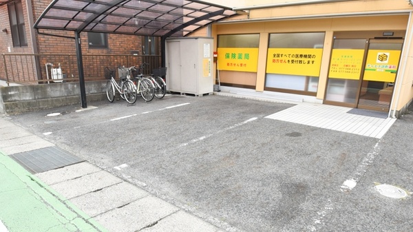 ティエス調剤薬局　野村店の駐車場