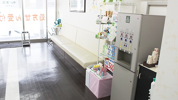 中川薬局　三軒茶屋店の待合スペース