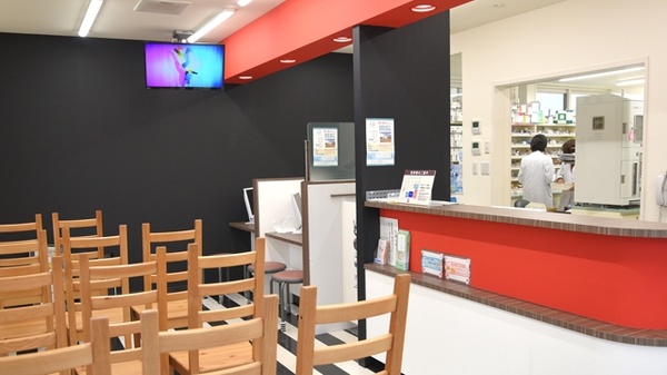 福神調剤薬局　諏訪野町店の待合スペース