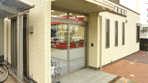 福神調剤薬局　諏訪野町店の入口