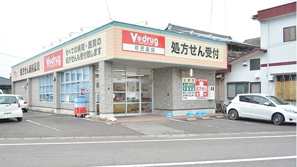 V・drug　可児薬局の駐車場
