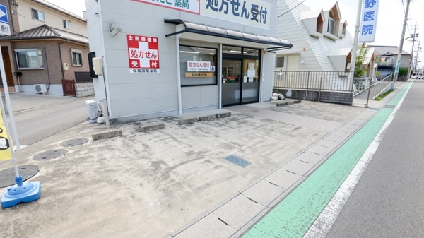 V・drug　西あたご薬局の駐車場