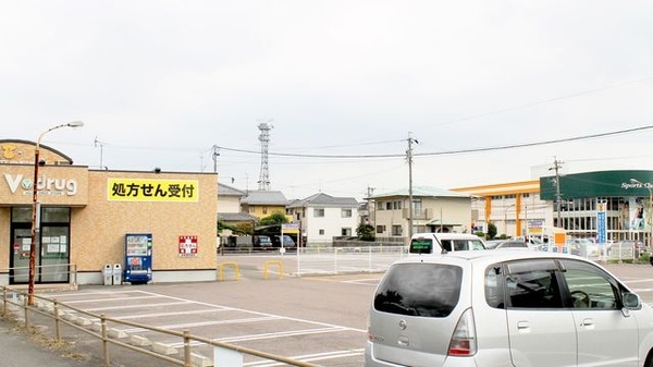 V・drug　茜部北薬局の駐車場