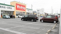 V・drug　則武中央薬局の駐車場