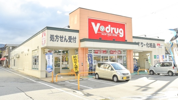 V・drug　神岡薬局の外観