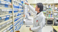 高階誠心堂錦調剤薬局の作業風景
