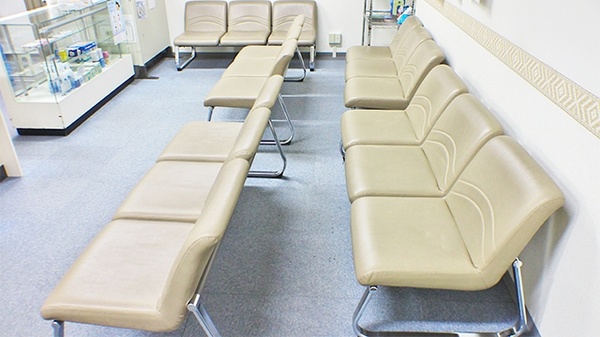 みらくる薬局　北2条店の待合スペース