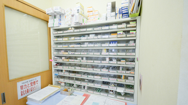 金光薬局　倉敷昭和店の薬棚