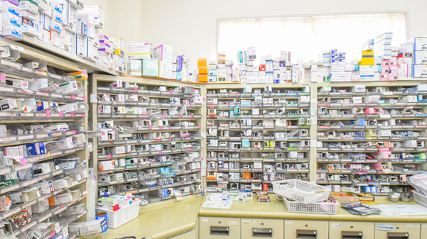 金光薬局　新倉敷店の薬棚