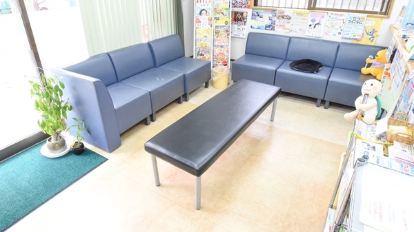 金光薬局　新倉敷西店の待合スペース