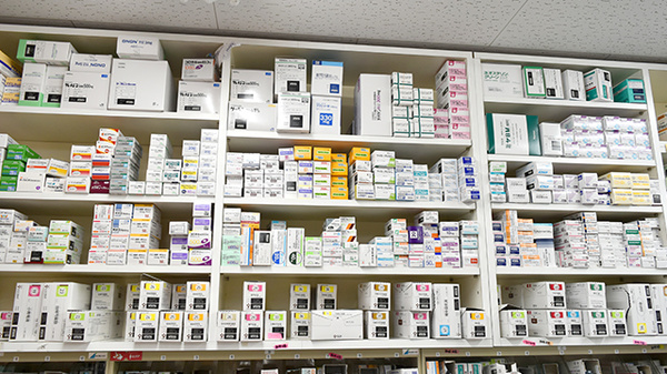 スマイル調剤薬局　三重大学病院前の薬棚