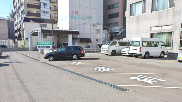 中央調剤薬局　本店の駐車場