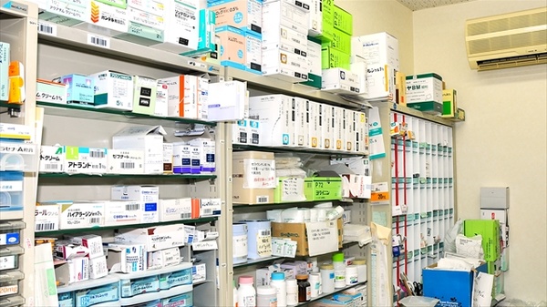 中央調剤薬局　桜川支店の薬棚