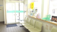 中央調剤薬局　松原支店の待合スペース