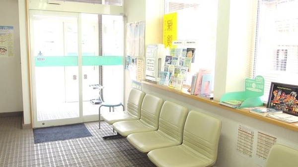 中央調剤薬局　松原支店の待合スペース