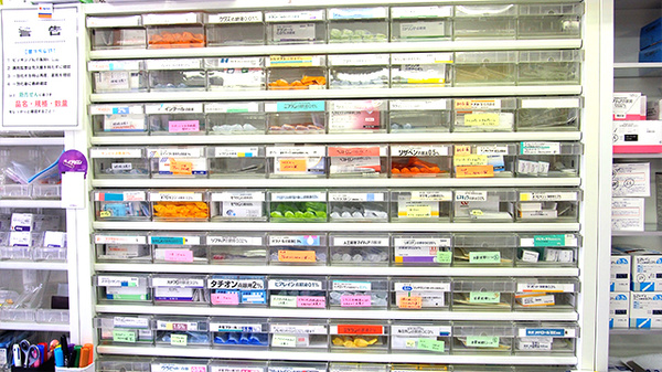 中央調剤薬局　金沢支店の薬棚