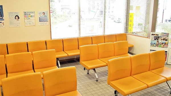 中央調剤薬局　住吉町支店の待合スペース