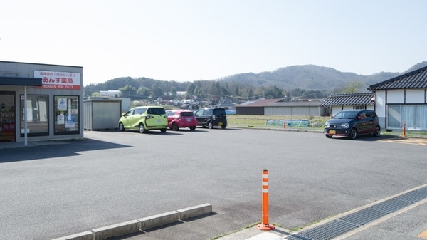 あんず薬局の駐車場