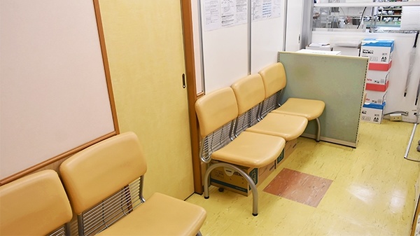 ウェルパーク調剤薬局　立川曙町店の待合スペース