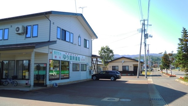 ゆり調剤薬局の駐車場