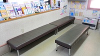 あらと調剤薬局の待合スペース