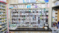 あらと調剤薬局の薬棚
