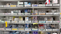 すず薬局ぬまた店の薬棚