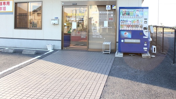 すず薬局　桜が丘店の入口