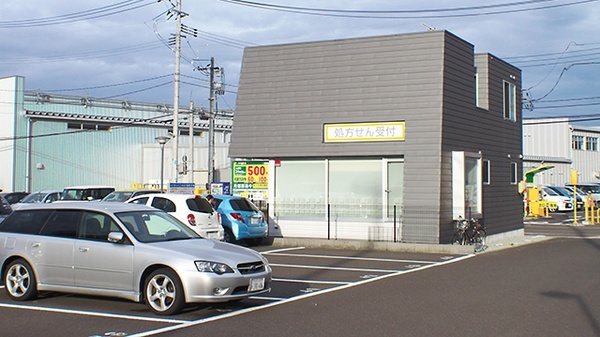 すず薬局　六丁の目店の駐車場