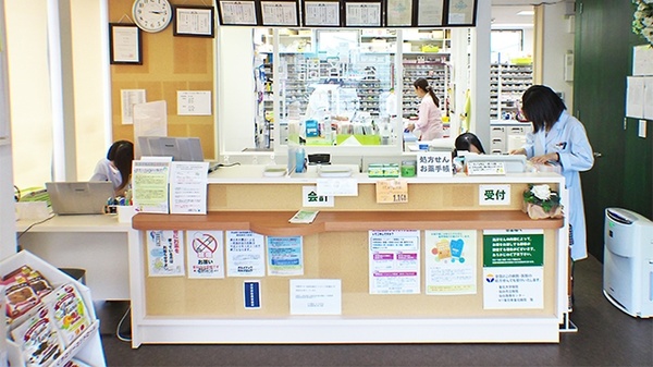 すず薬局　六丁の目店の受付/カウンター
