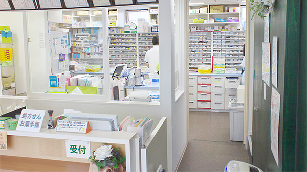 すず薬局　六丁の目店の受付/カウンター