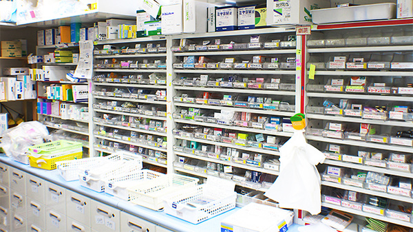 すず薬局　六丁の目店の薬棚