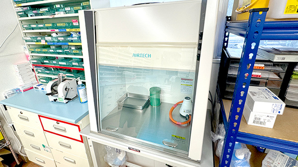 すず薬局　大町店の無菌調剤室完備