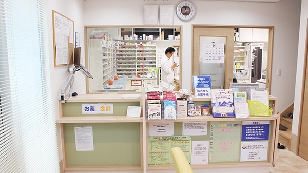 すず薬局　中央本町店の受付/カウンター
