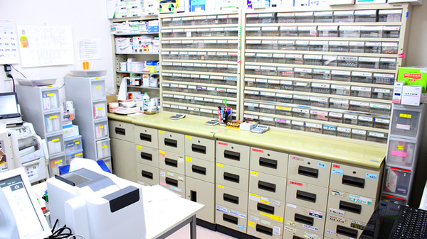 すず薬局　高清水店の調剤室