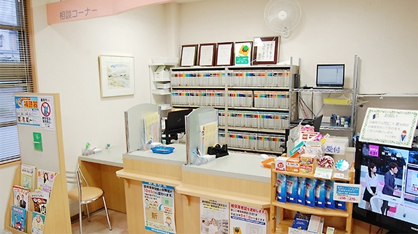 マルエ薬局　センター店の受付/カウンター