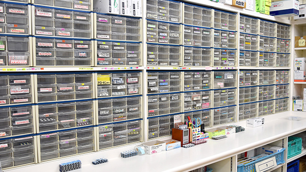 三ケ日ドリーム薬局の薬棚