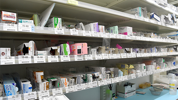 ユタカ薬局　西舞鶴伊佐津の薬棚