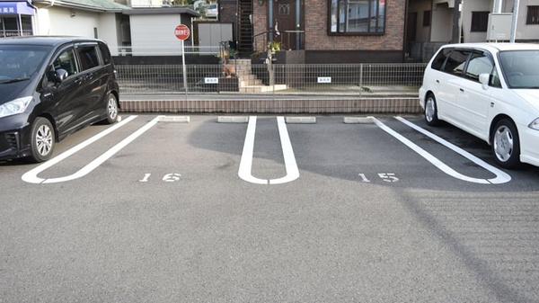 ちぐさ薬局の駐車場