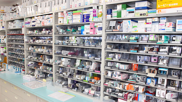 ウェルパーク薬局　立川北口店の薬棚