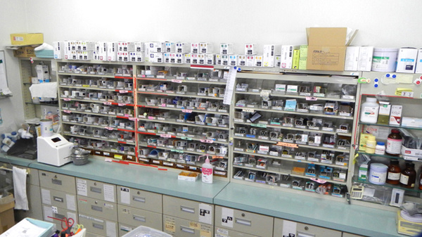 フタヤ薬局　湯田店の薬棚
