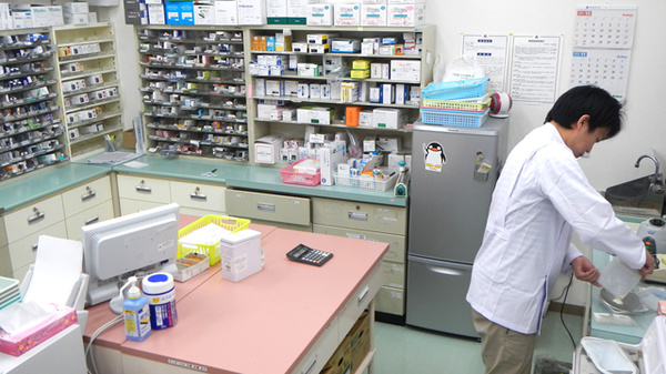 大手町調剤薬局の作業風景